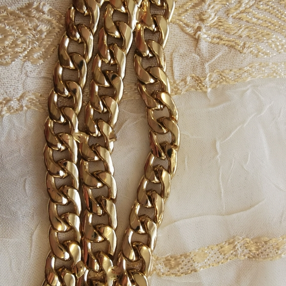 *sold* Vintage three strand gold toned choker, retro costume jewellery - Picture 6 of 7